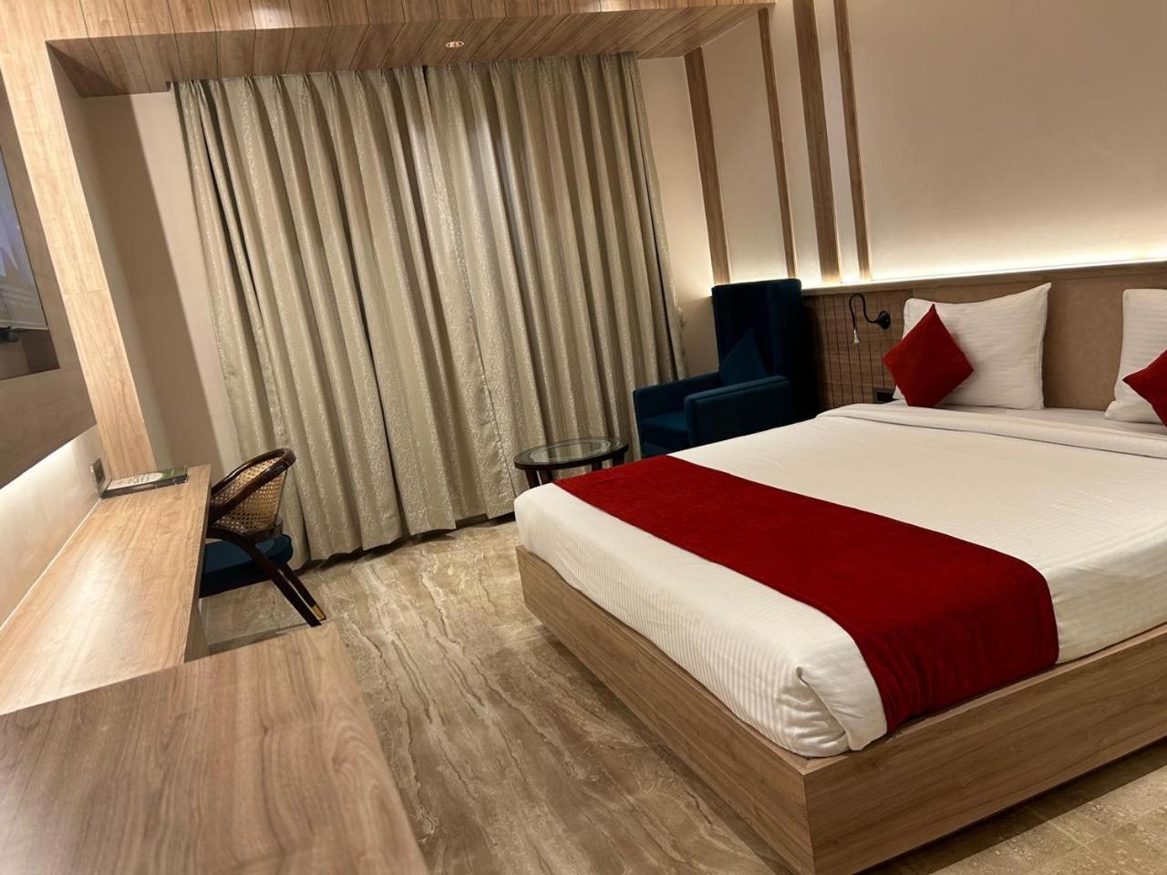 Hotel City Inn Váránaszi Kültér fotó