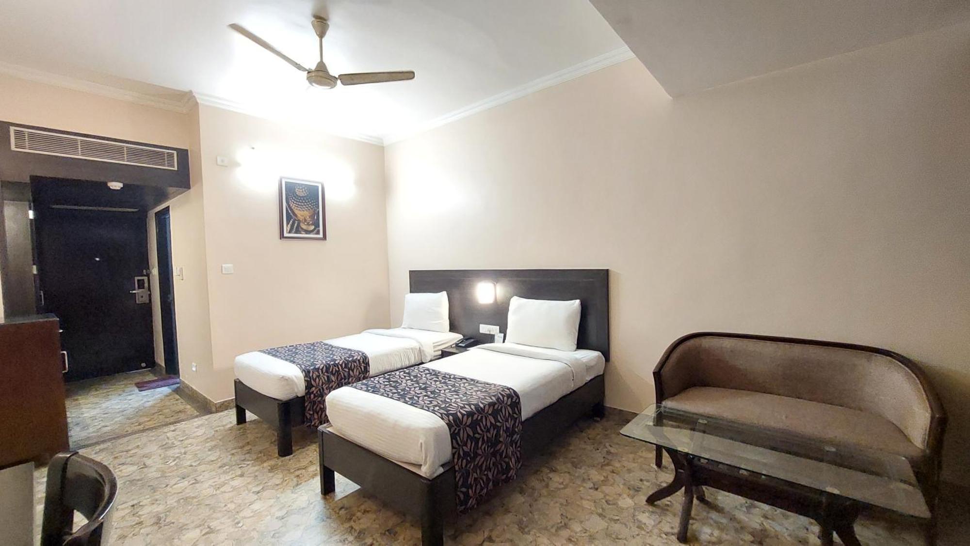 Hotel City Inn Váránaszi Kültér fotó