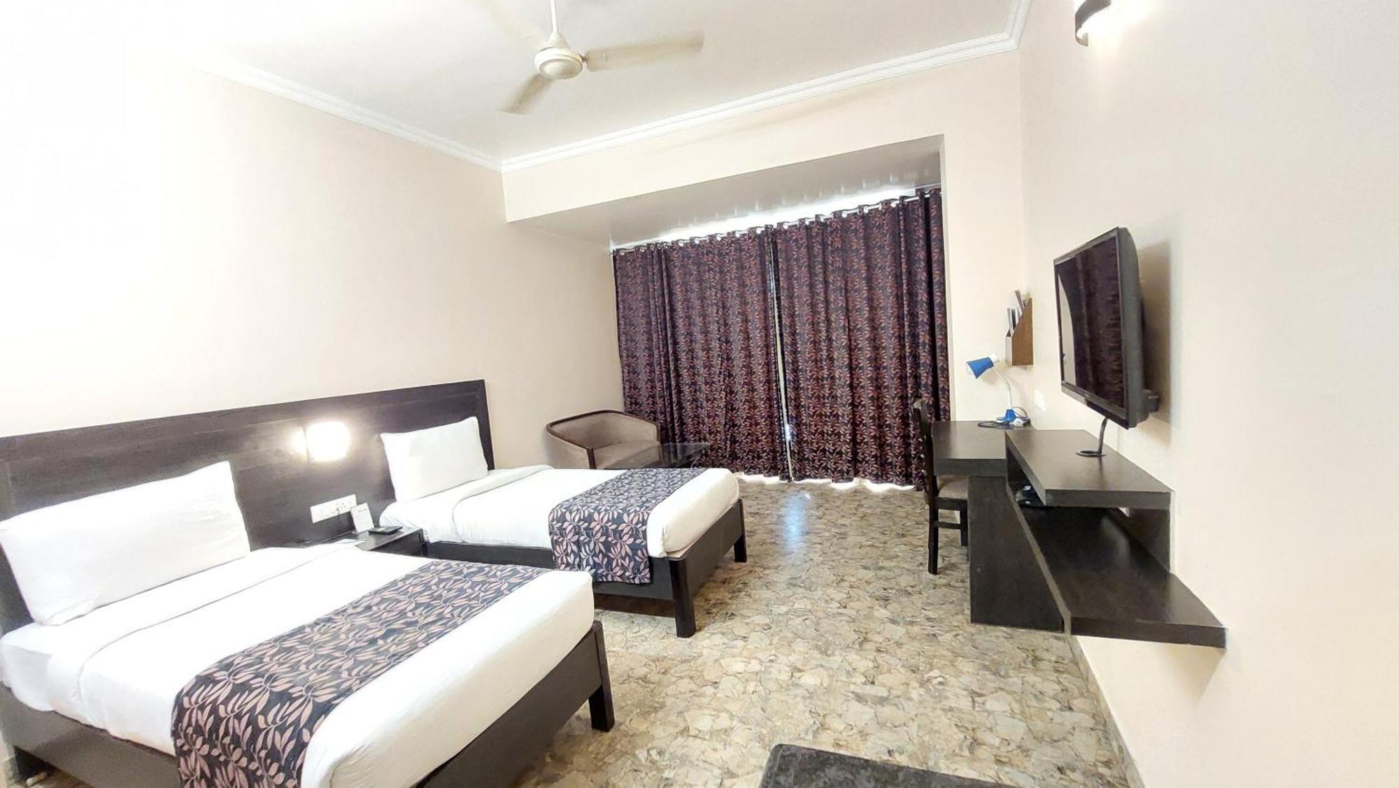Hotel City Inn Váránaszi Kültér fotó