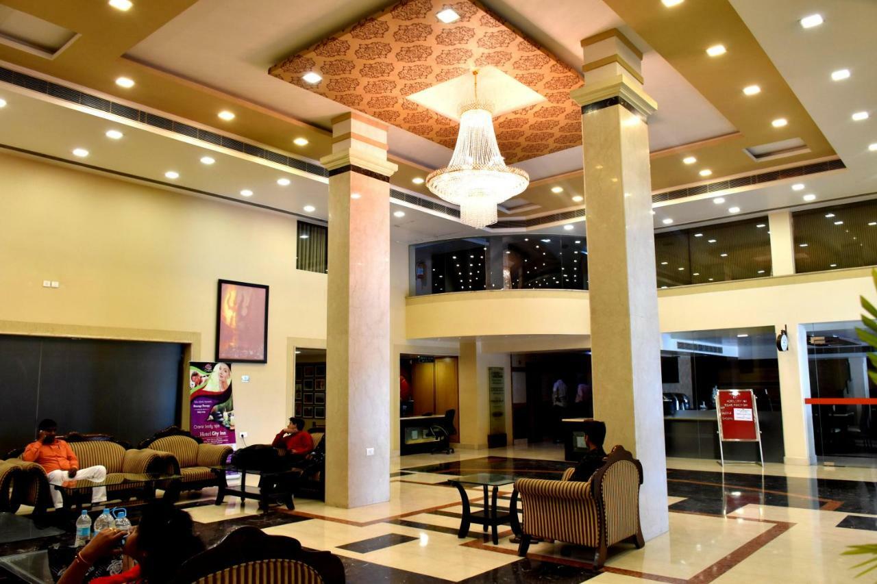Hotel City Inn Váránaszi Kültér fotó
