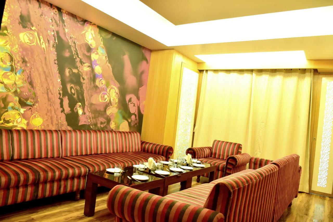 Hotel City Inn Váránaszi Kültér fotó
