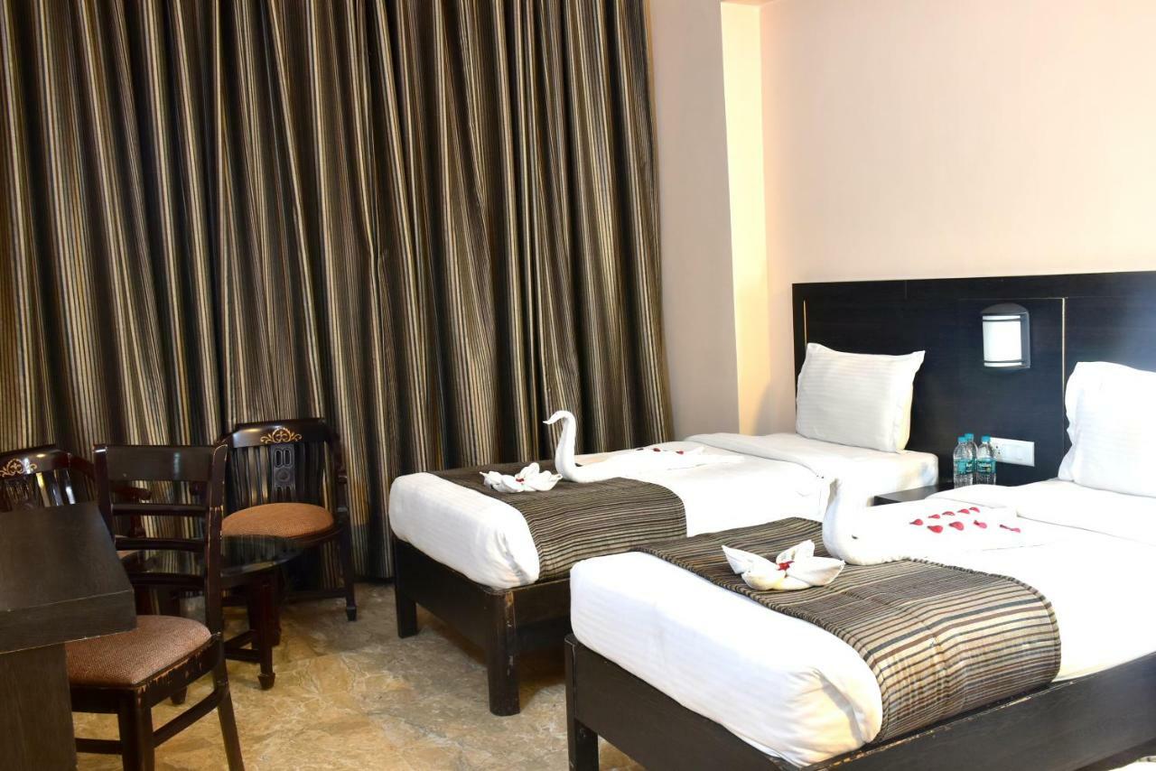 Hotel City Inn Váránaszi Kültér fotó