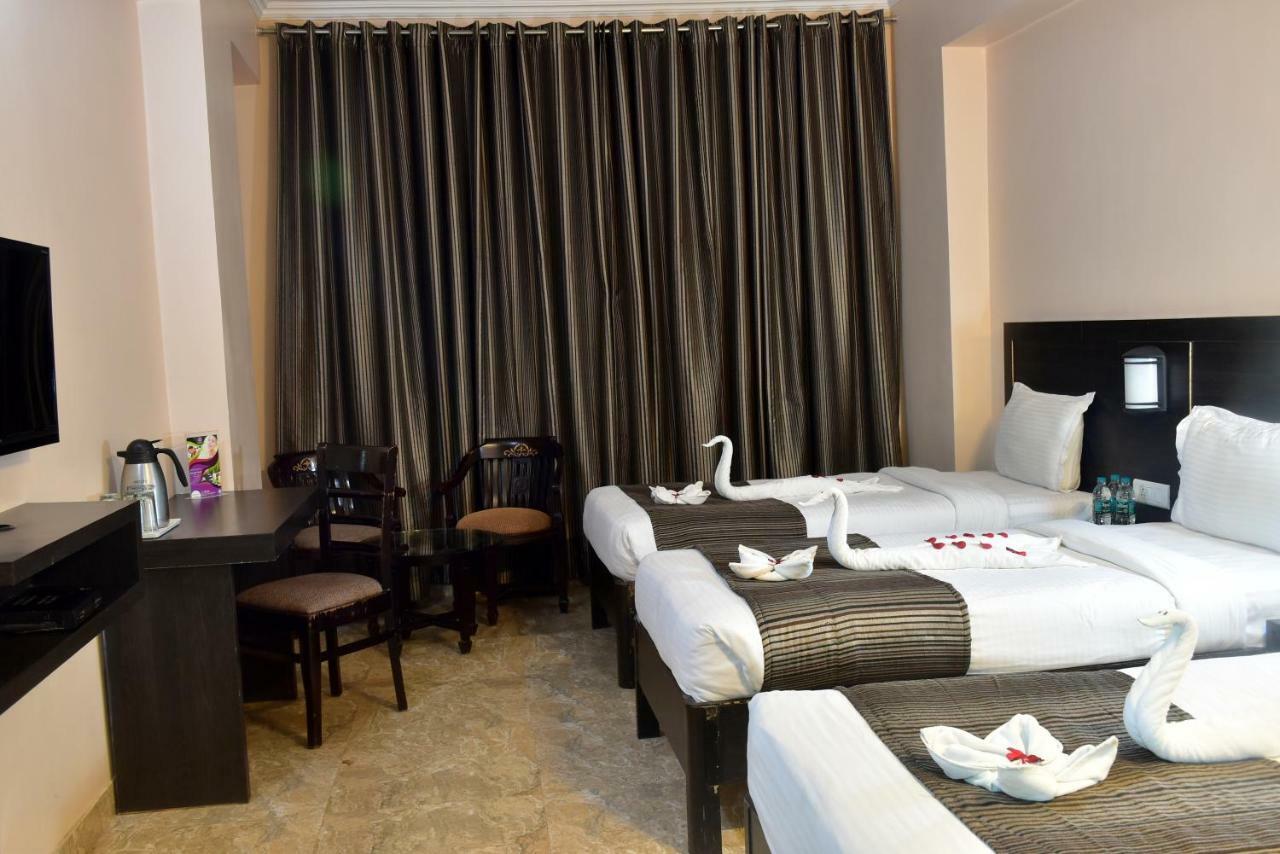 Hotel City Inn Váránaszi Kültér fotó