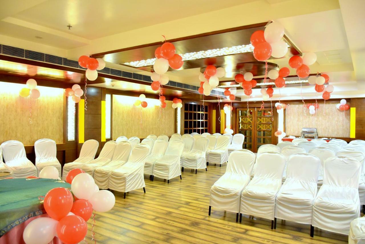 Hotel City Inn Váránaszi Kültér fotó