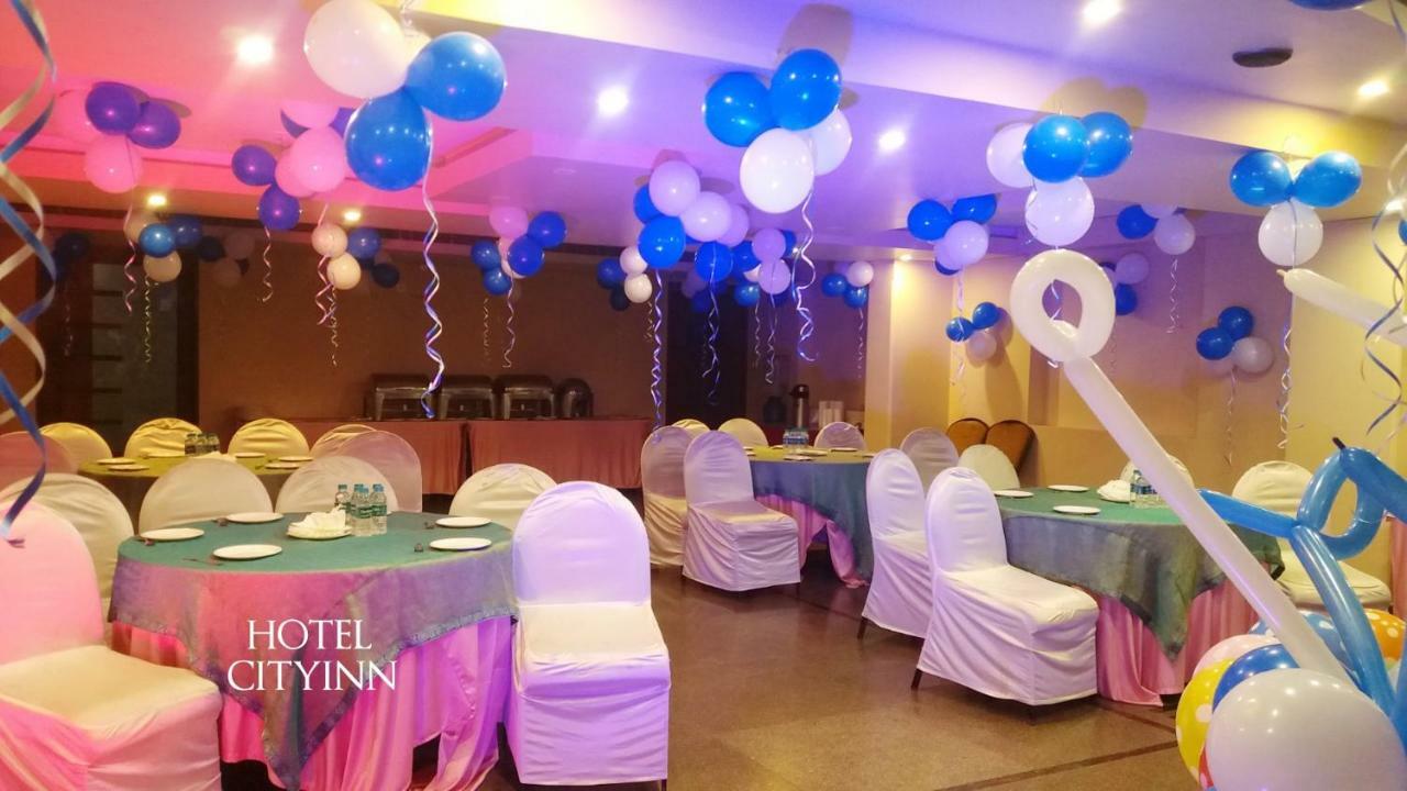 Hotel City Inn Váránaszi Kültér fotó