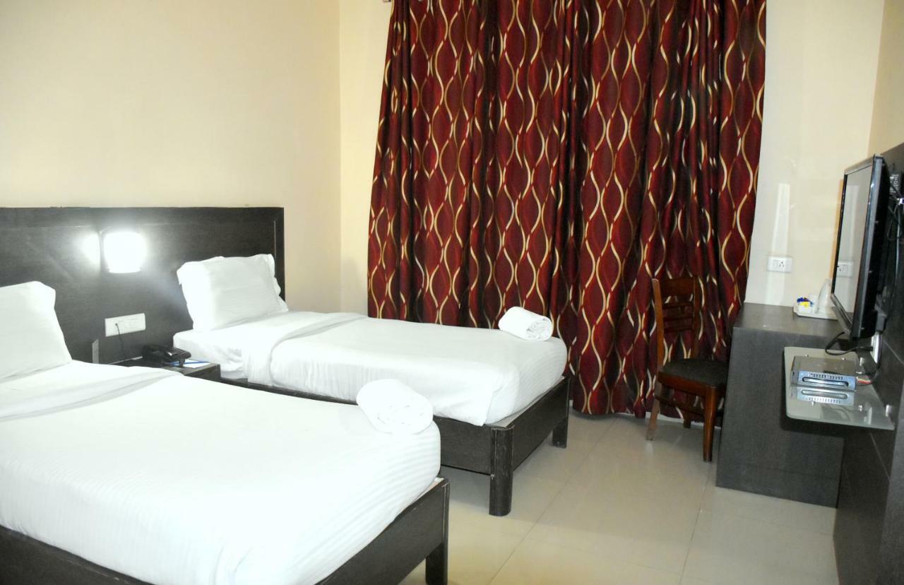 Hotel City Inn Váránaszi Kültér fotó