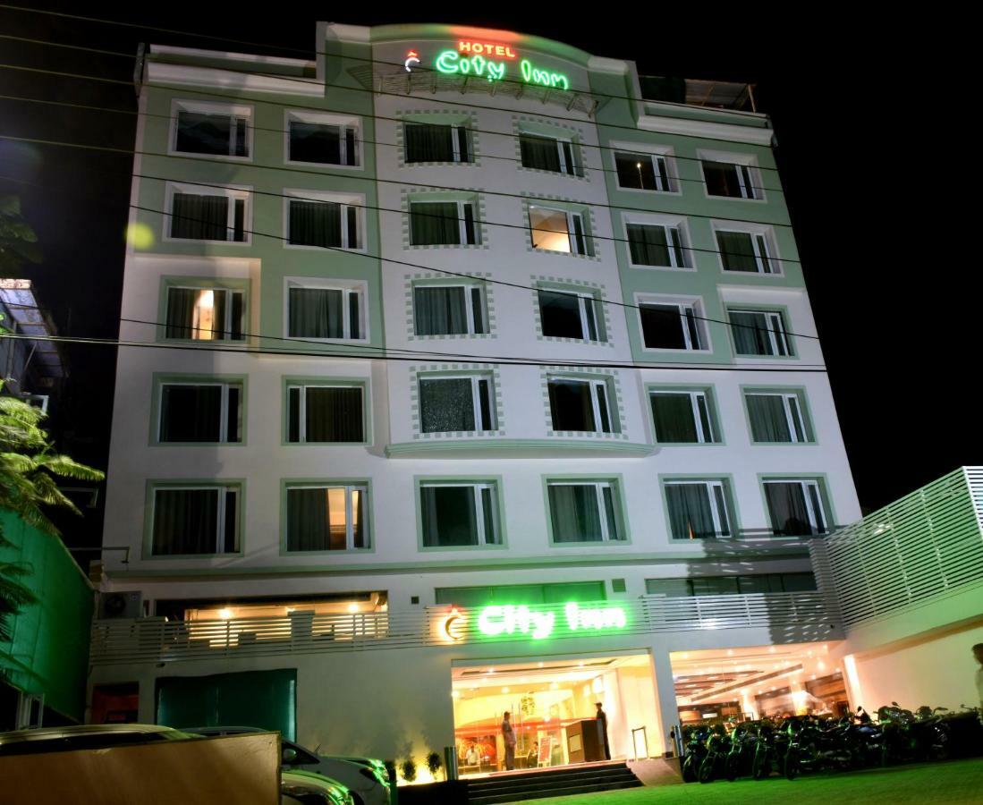 Hotel City Inn Váránaszi Kültér fotó